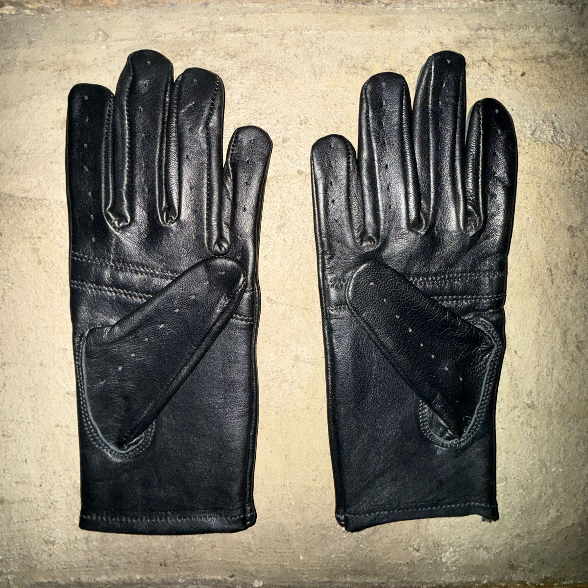 THE OUTSIDER Black Leather Gloves (WOMENS)
