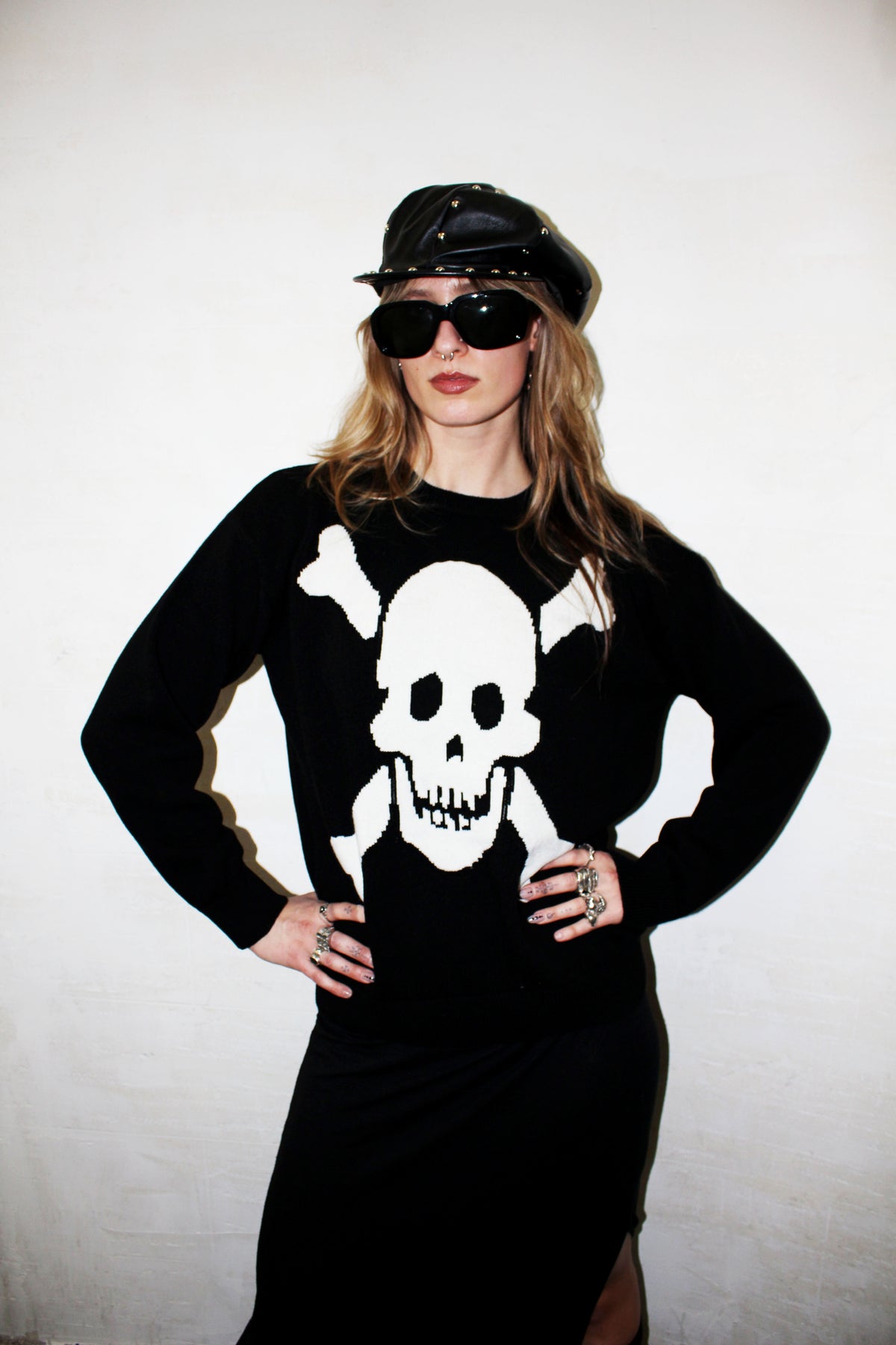 SKULL AND CROSSBONES SWEATER