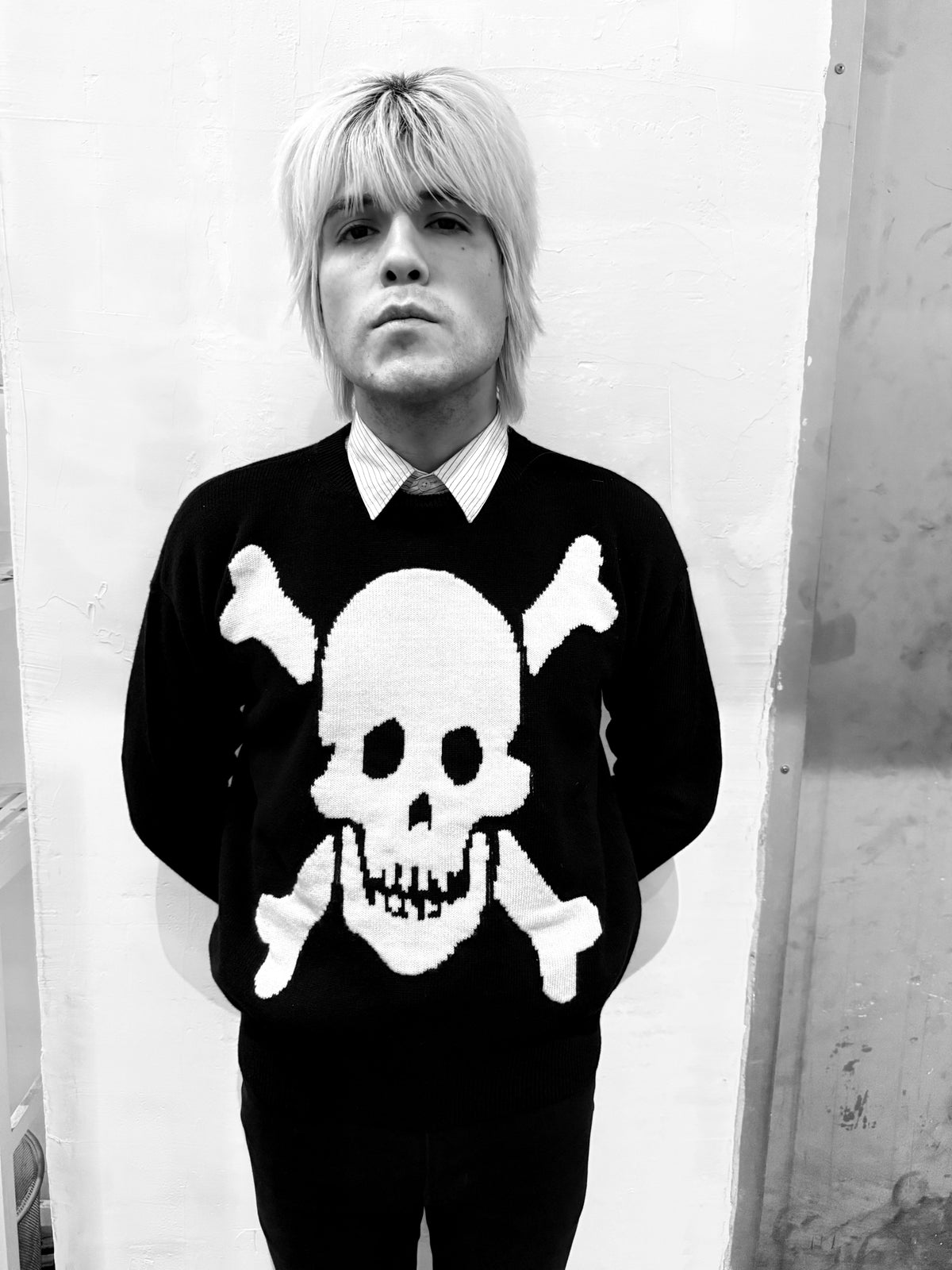 SKULL AND CROSSBONES SWEATER