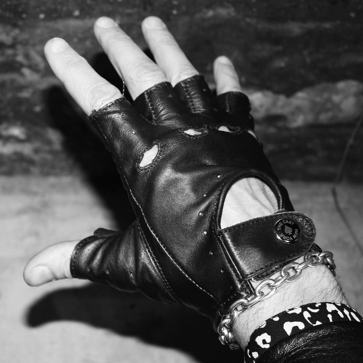 THE OUTSIDER Fingerless Black Leather Gloves (MENS)