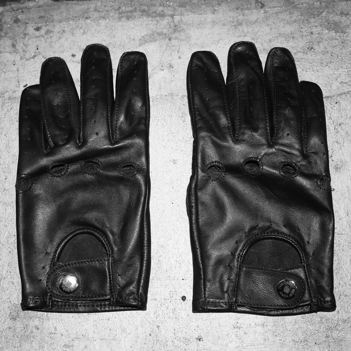 THE OUTSIDER Black Leather Gloves (MENS)