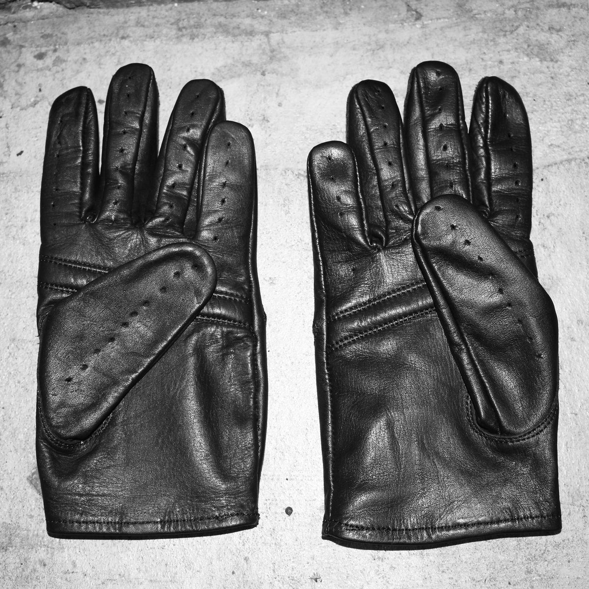 THE OUTSIDER Black Leather Gloves (MENS)